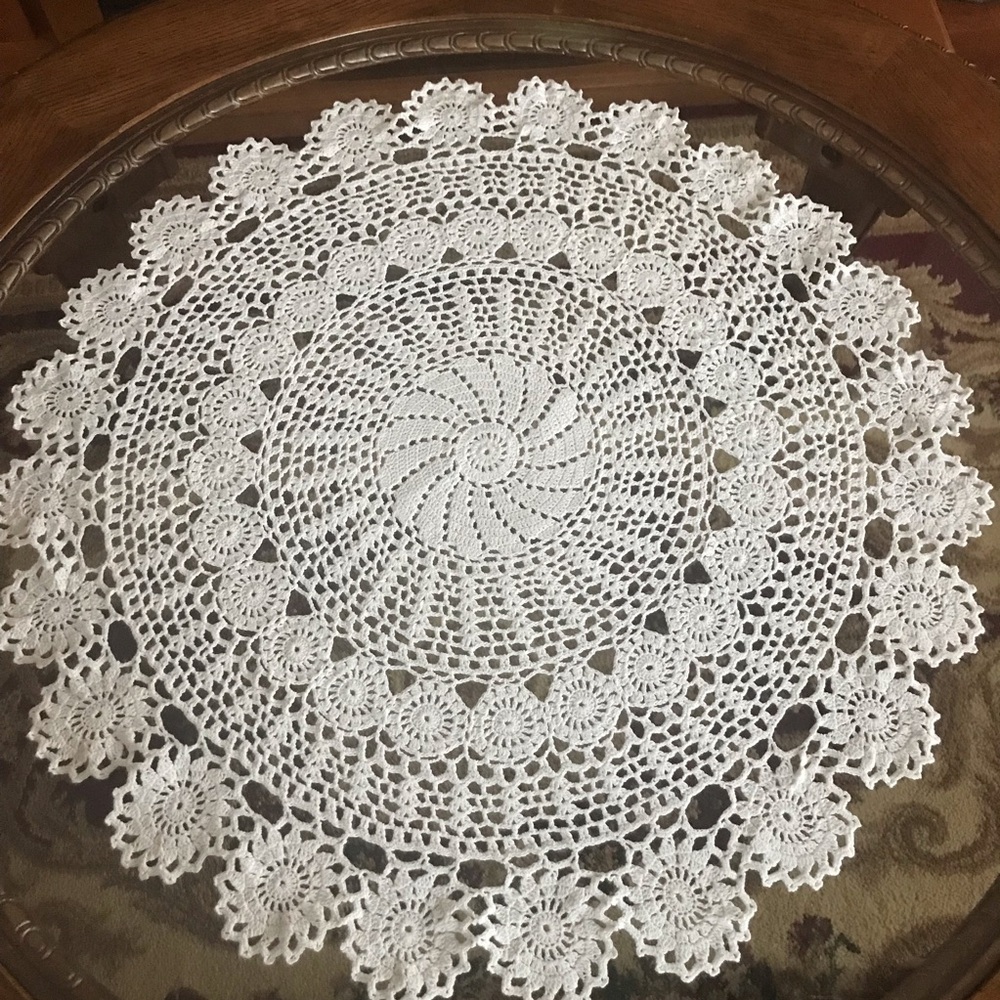 Crochet table runer